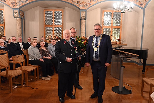 Ehrenbürger Helmut Schramm mit Sohn Karsten und OBM Rolf Schmidt bei der Verleihung der Ehrenbürgerschaft