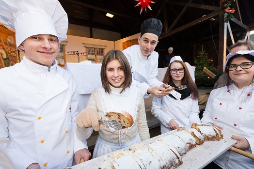 cutting of the stollen